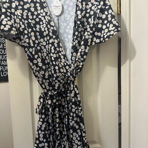 Black with daisies Floral Wrap Dress XL NWT